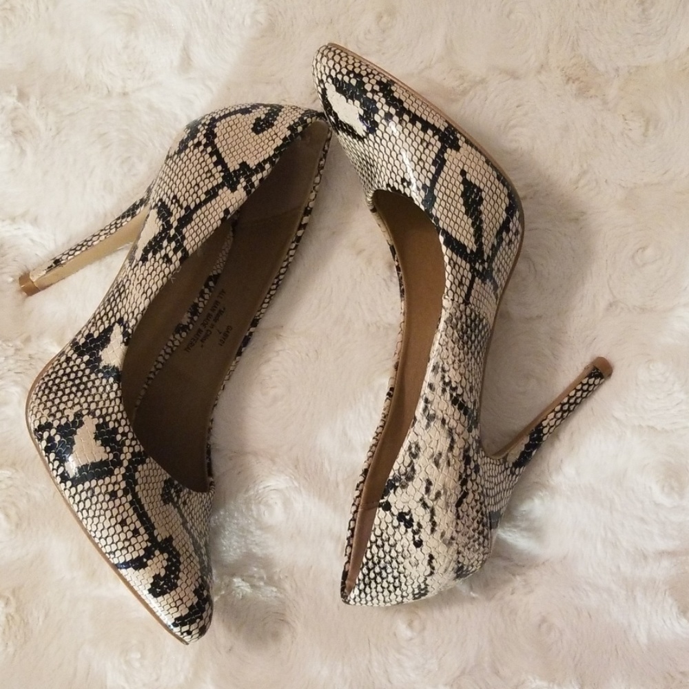 Size 7 Pumps